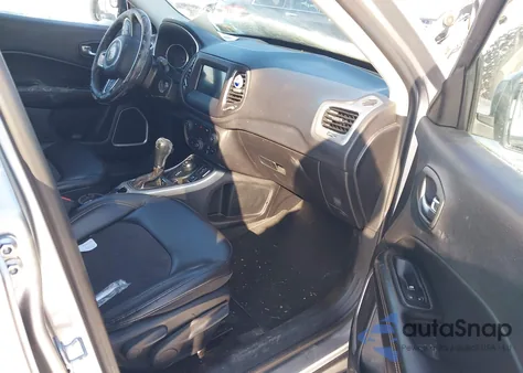 2019 Jeep Compass Latitude 4X4 из США, поврежденный, VIN 3C4NJDBB8KT595744